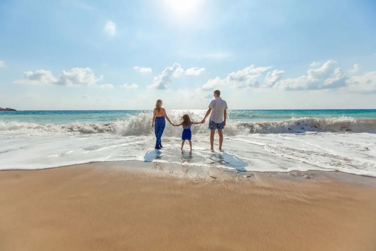 Til stranden med familien? 4 ting du skal pakke til børnene for at få den bedste tur